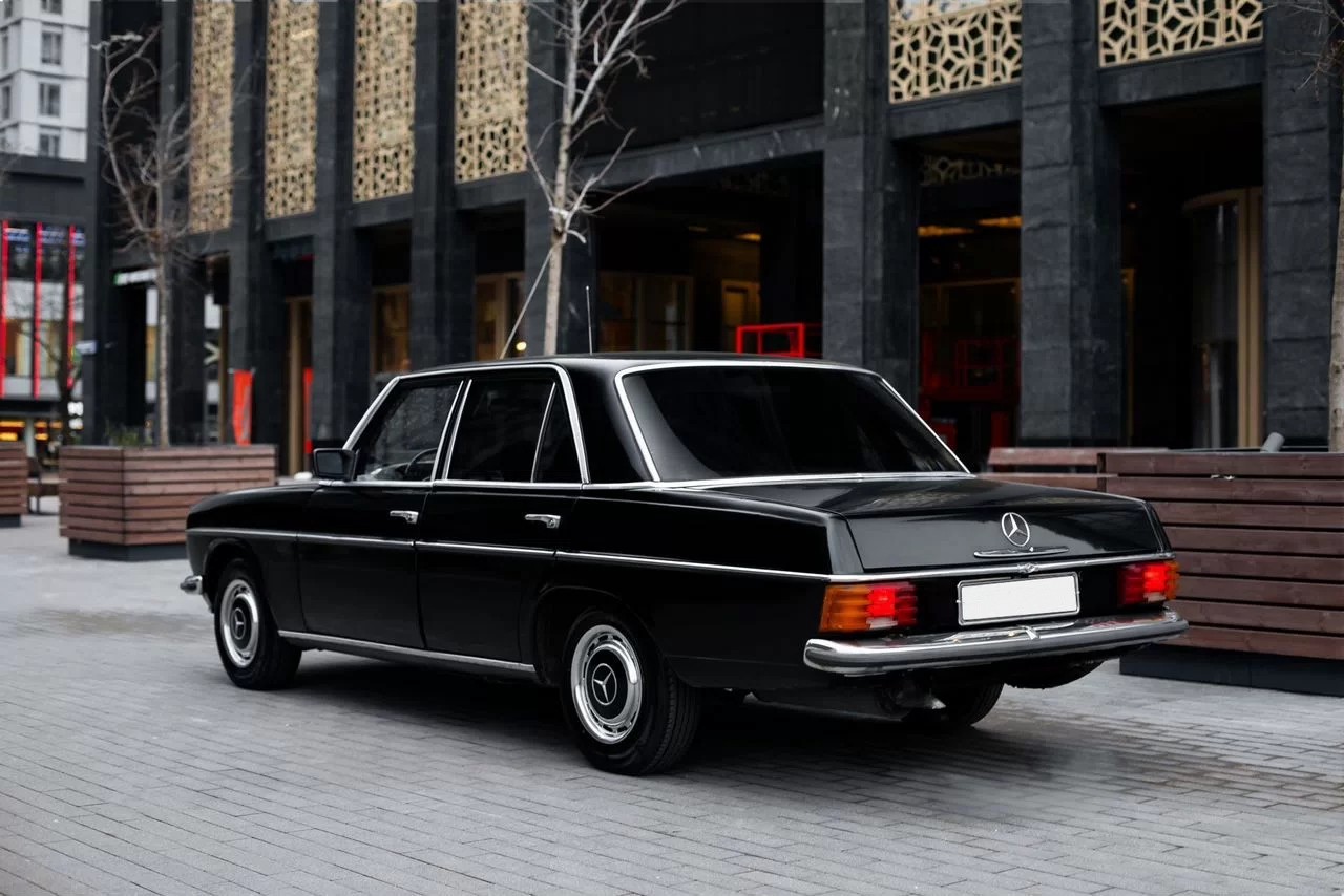 Mercedes-Benz W115 — фото 7